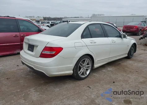 2012 Mercedes-Benz C 250 Sport z USA, uszkodzony, nr VIN WDDGF4HB3CR217557